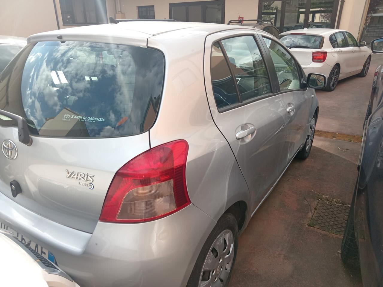 Toyota Yaris 1.3 5 porte Luna cambio automatico