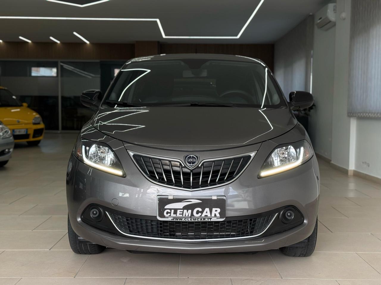 Lancia Ypsilon 1.0 FireFly 5 porte S&S Hybrid Silver