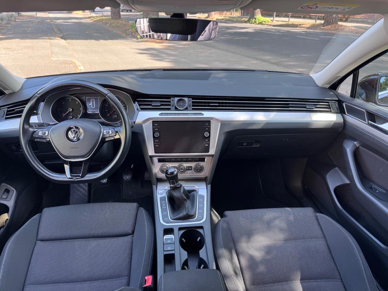 VW Passat Variant 2.0 TDI neopaten garanzia 12 mesi