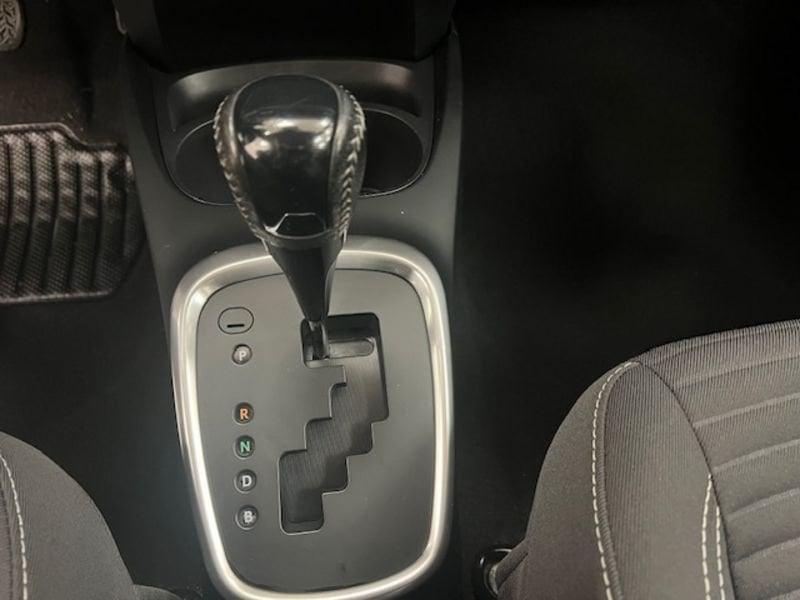 Toyota Yaris III 2017 5p 1.5h Lounge Red/Bronze