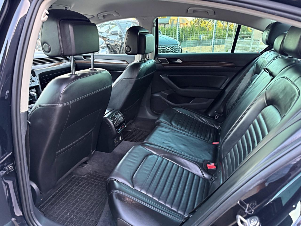 Volkswagen Passat 1.6 TDI SCR DSG Business BMT Garanzia 12 Mesi
