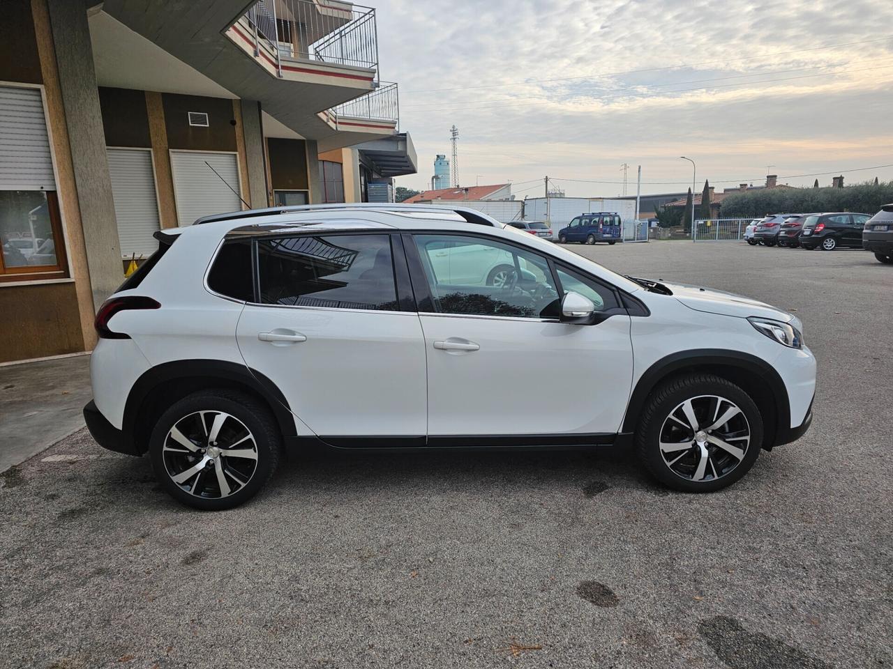 Peugeot 2008- 1.2 Benzina- Neopatentati