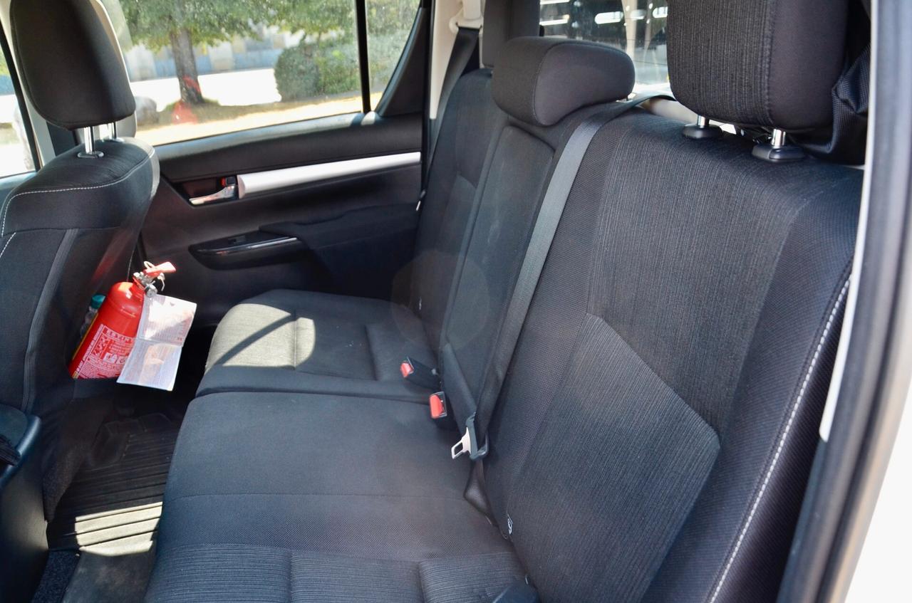 TOYOTA HILUX 2.4 D-4D DOUBLE CAB LOUNGE 4WD 150cv, VETTURA PRIVATA NO IVA, UNICOPROPRIETARIO, GARANZIA UFF TOYOTA, SERVICE UFF TOYOTA, UFF ITALIANA, PERMUTE