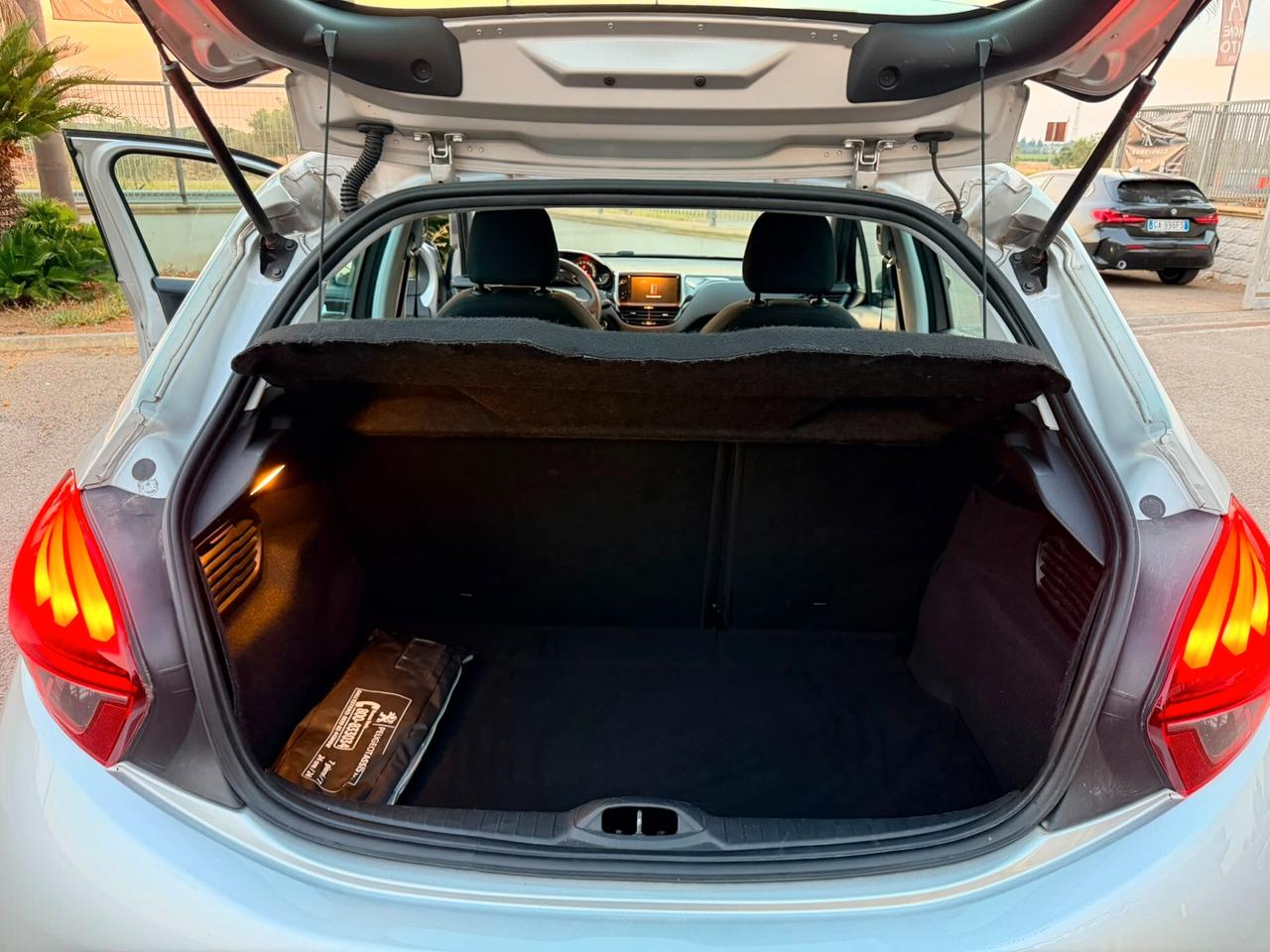 Peugeot 208 1.4 HDi 68 CV 5 porte Allure