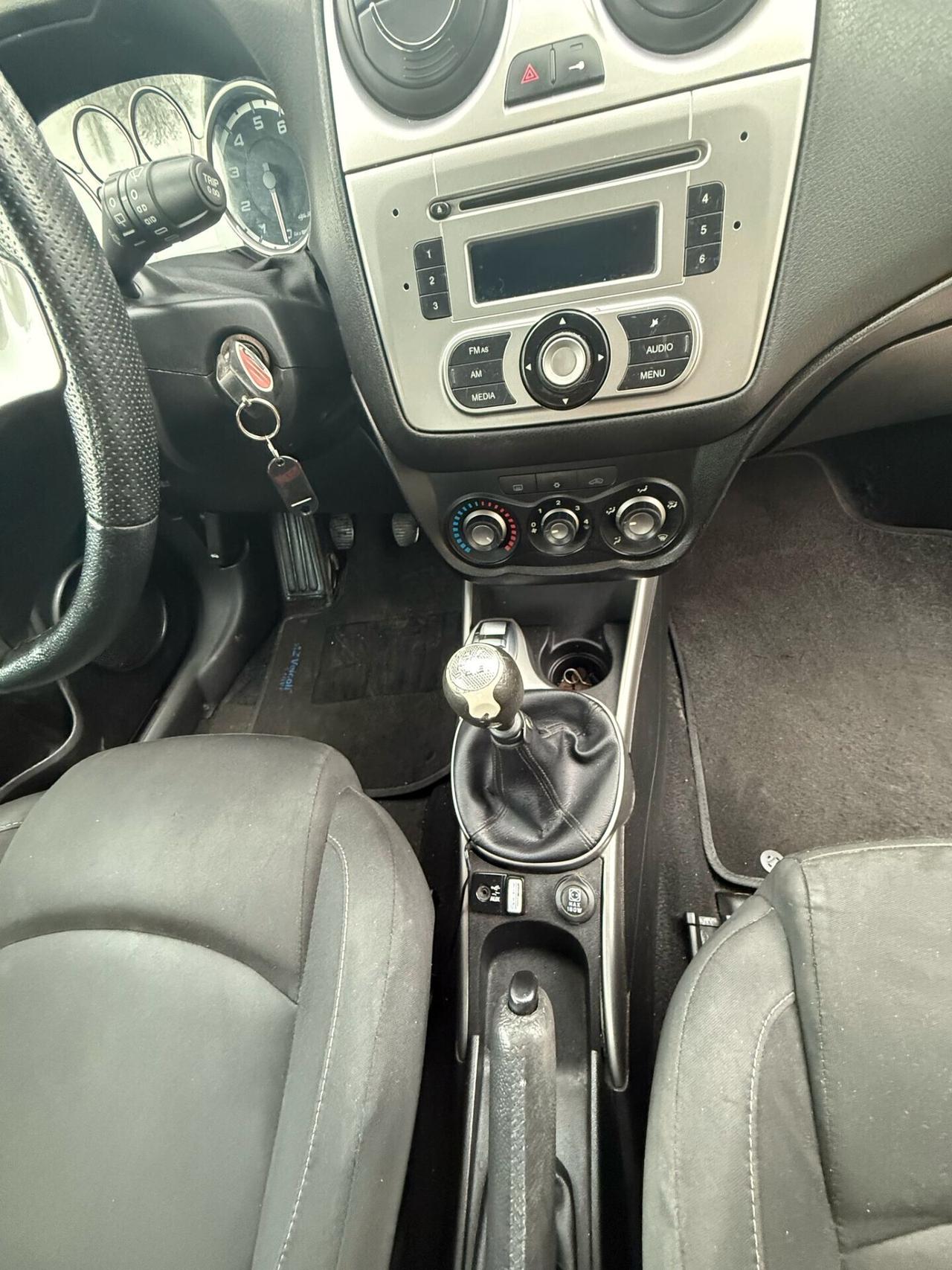 Alfa Romeo MiTo 1.4 105 CV M.air S&S Distinctive Sport Pack