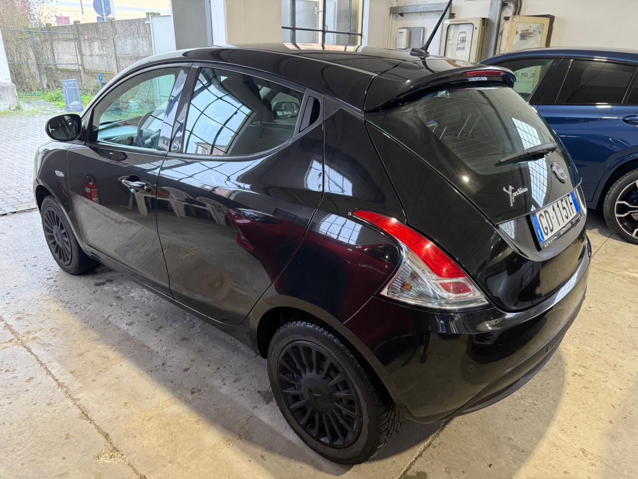Lancia Ypsilon 1.2 69 CV 5 porte GPL Ecochic Black and Noir