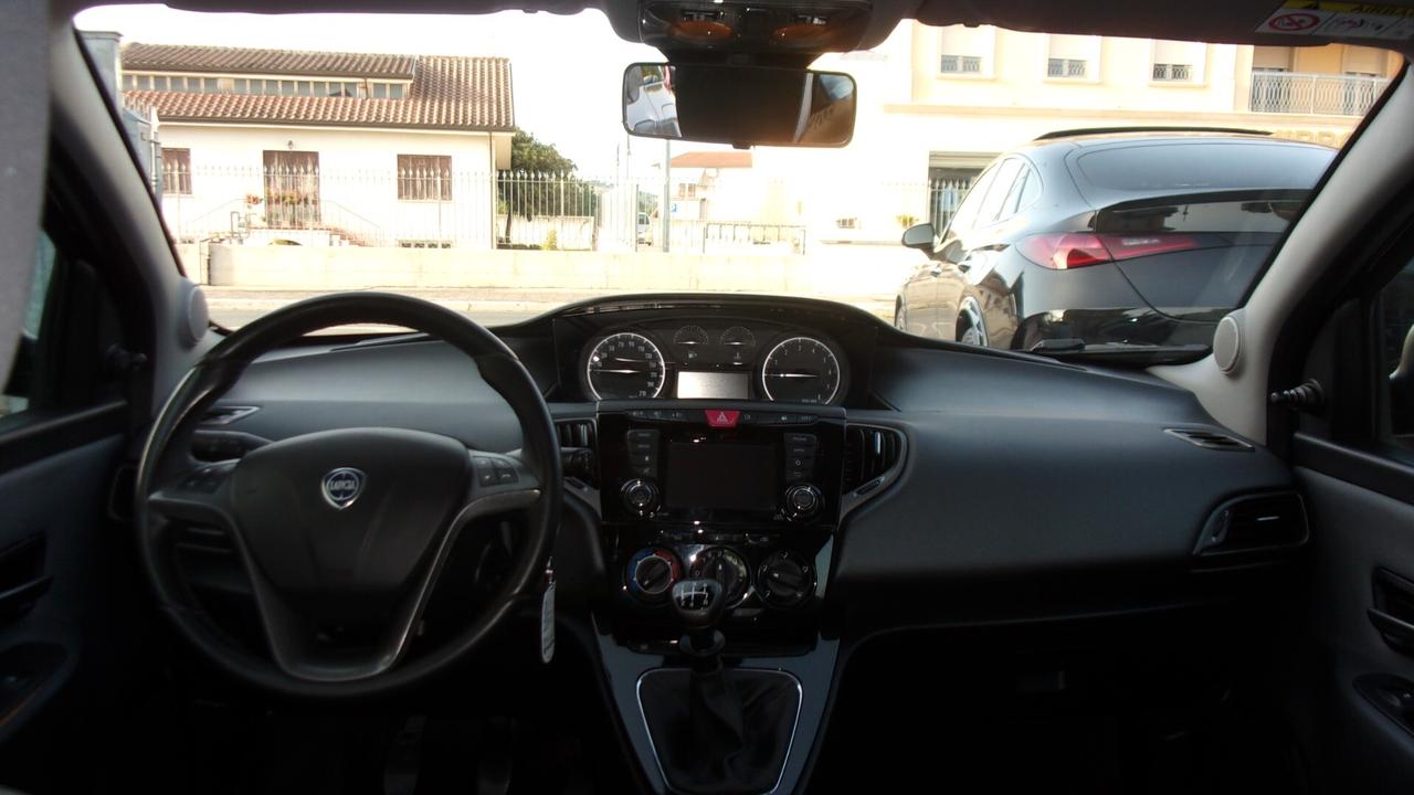 Lancia Ypsilon 1.2 69 CV 5 porte Gold
