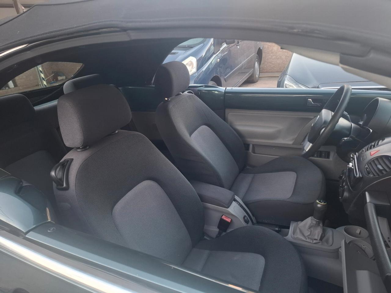 Volkswagen New Beetle 1.4 16V Cabrio
