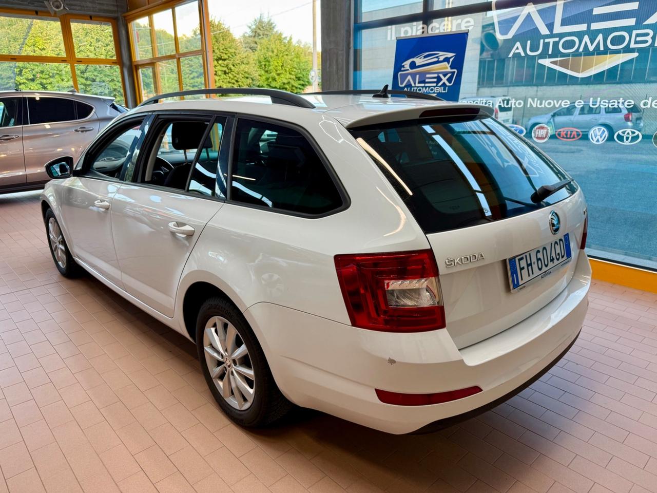 Skoda Octavia SW 1.6 TDI 110cv E6 IVA ESP.
