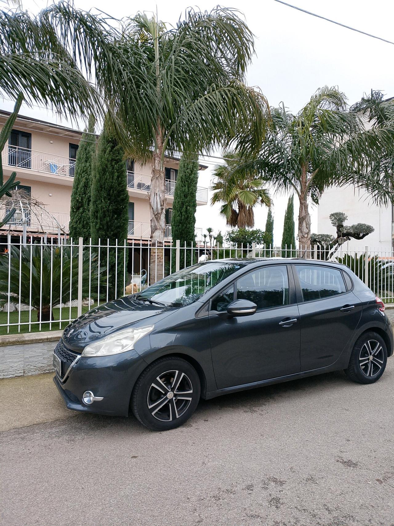 Peugeot 208 1.4 HDi 68 CV 5 porte Allure