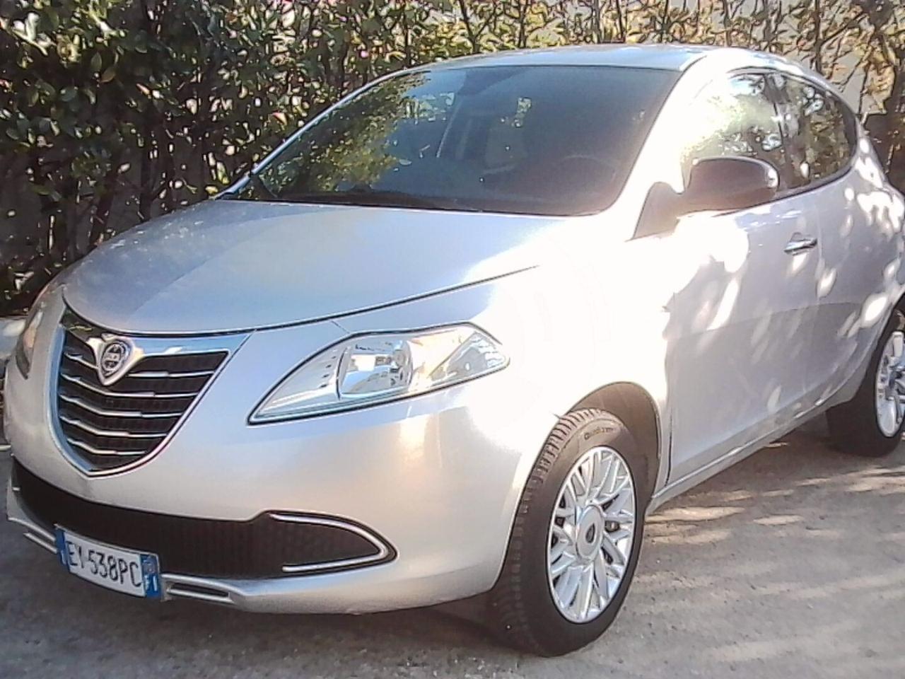 Lancia Ypsilon 0.9 TwinAir 85 CV 5 porte Metano Ecochic Elle