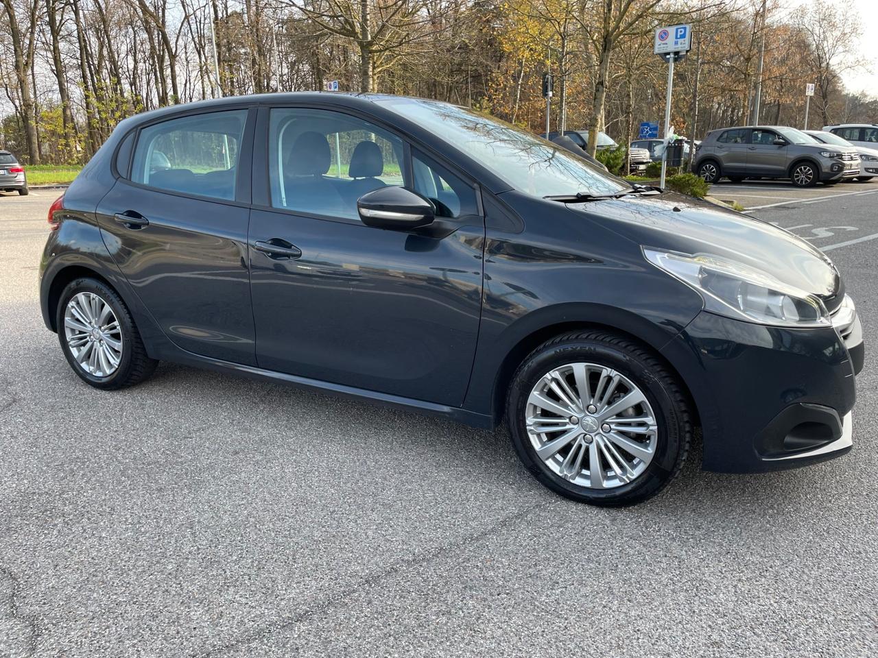 Peugeot 208 PureTech 82 5 porte Allure*Neo patentati*