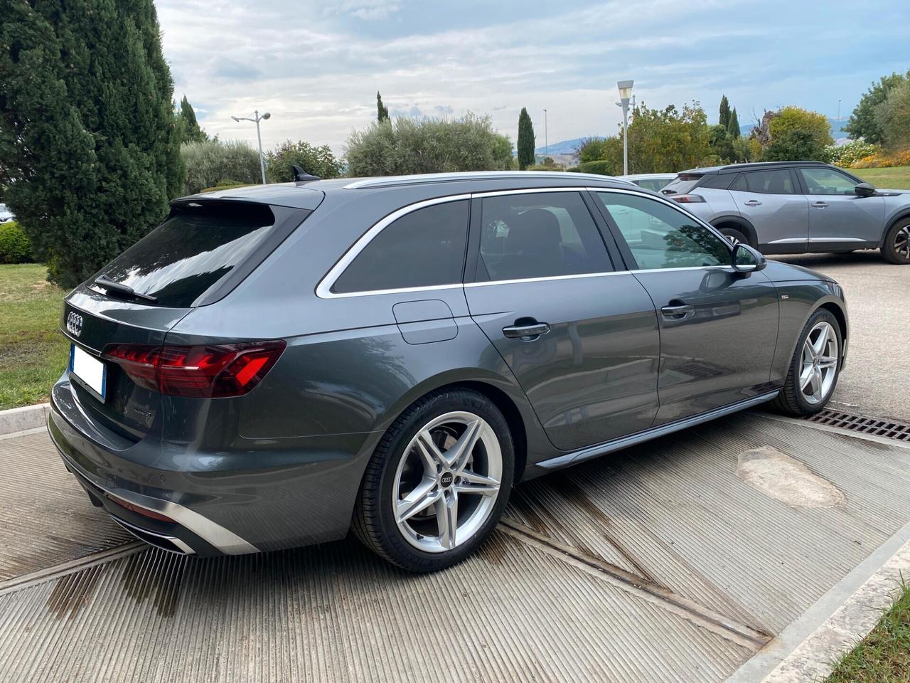 Audi A4 Avant 40 TDI quattro S tronic line edition