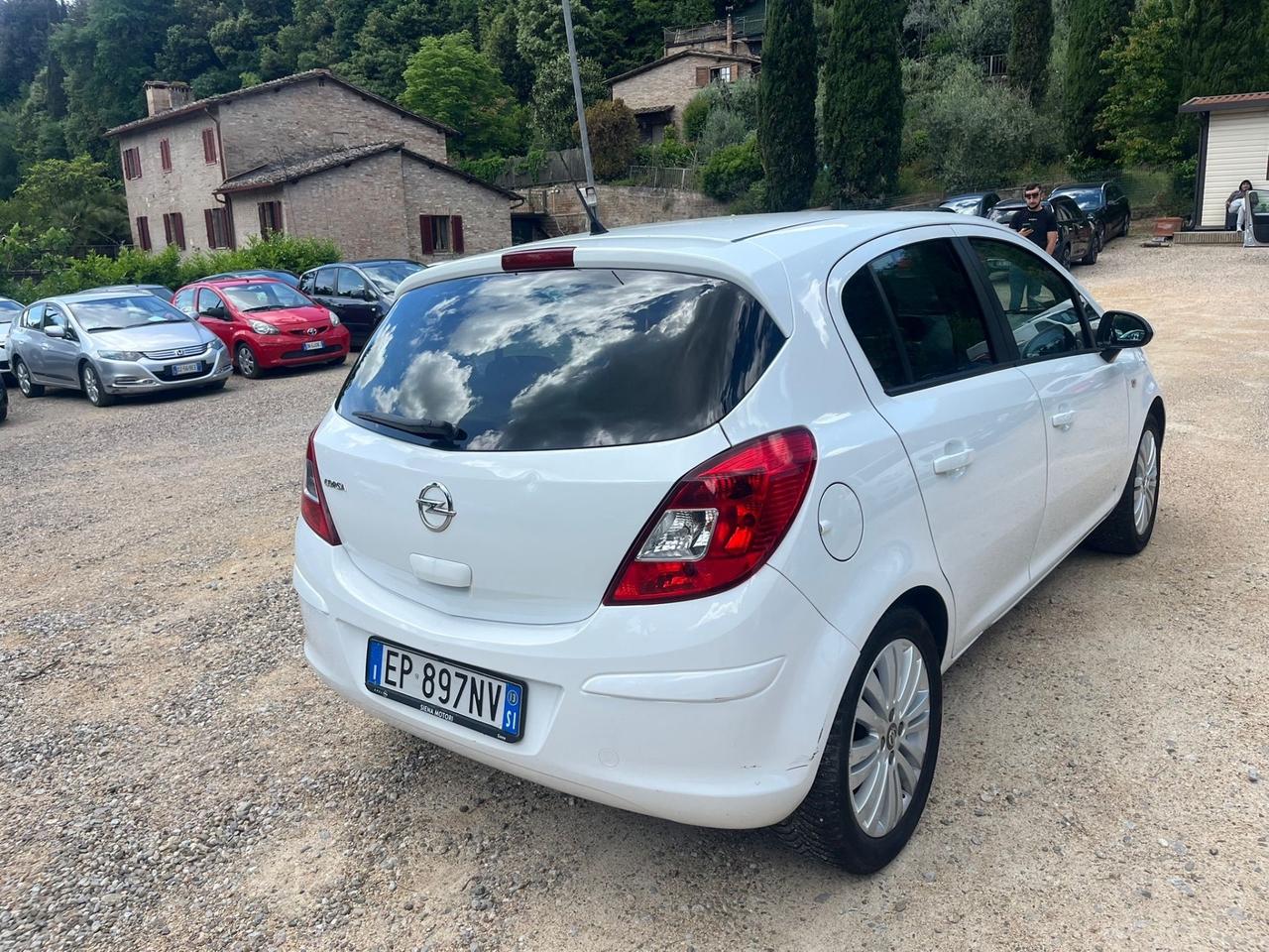 Opel Corsa 1.2 5 porte Sport