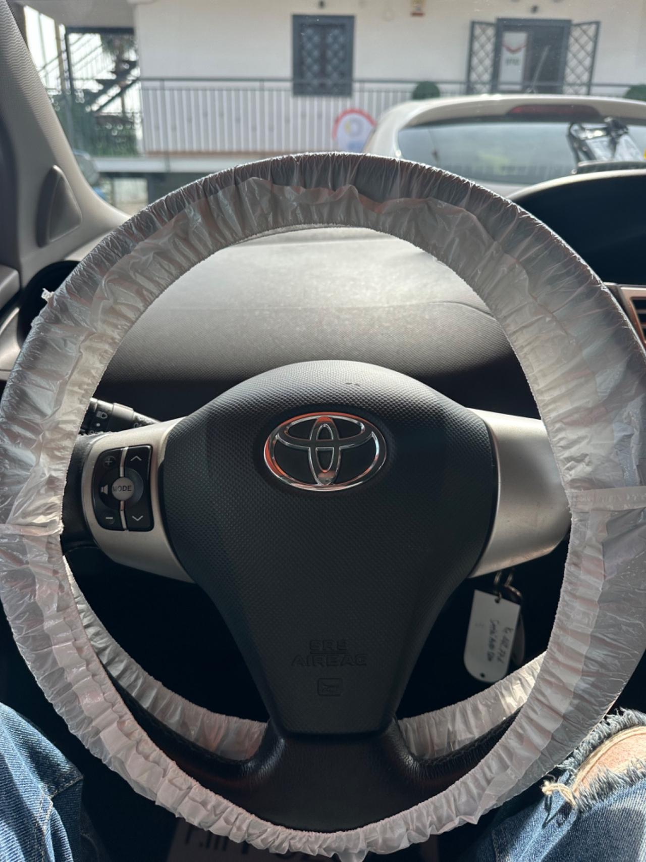 Toyota Yaris 1.0 5 porte Sol