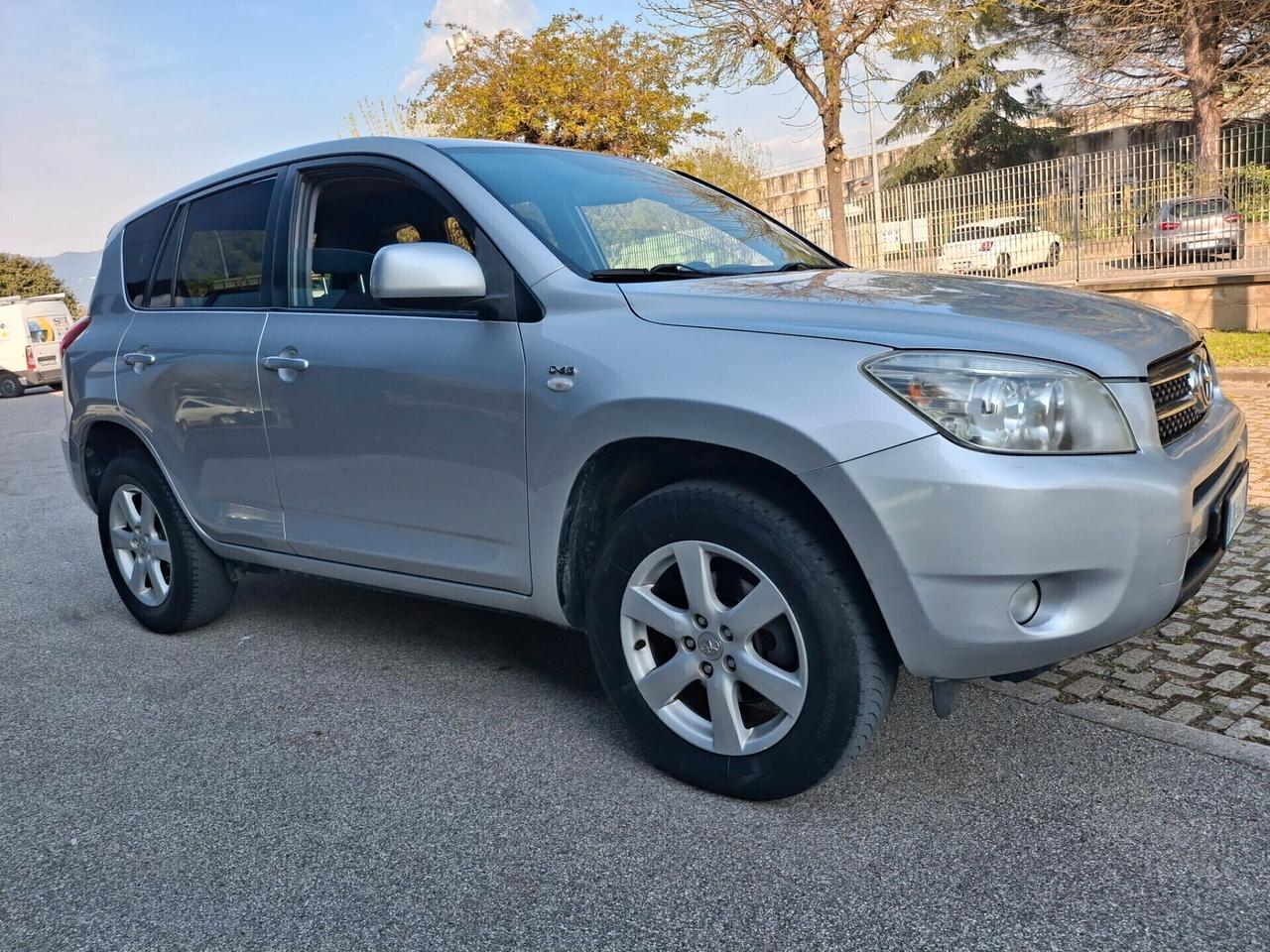 Toyota RAV4-2.2 D-4D 136 CV.*GANCIO TRAINO*NAVI*