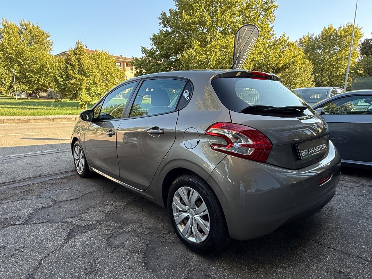 Peugeot 208 1.4 HDi 68 CV 5 porte Allure
