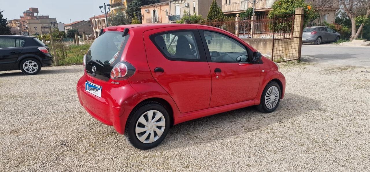 Toyota Aygo 1.0 12V VVT-i 3 porte Lounge Connect