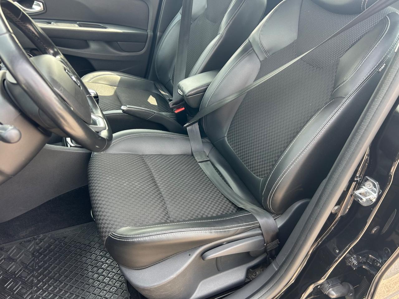 Renault Clio TCe 12V 90 CV 5 porte Moschino Intens