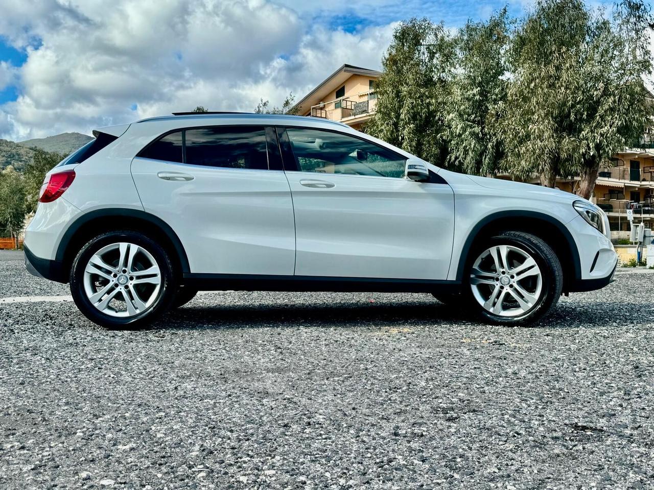 MERCEDES- BENZ GLA 220 D 4MATIC SPORT TETTO