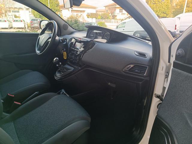 LANCIA Ypsilon 1.0 FireFly 5 porte S&S Hybrid Ecochic Silver