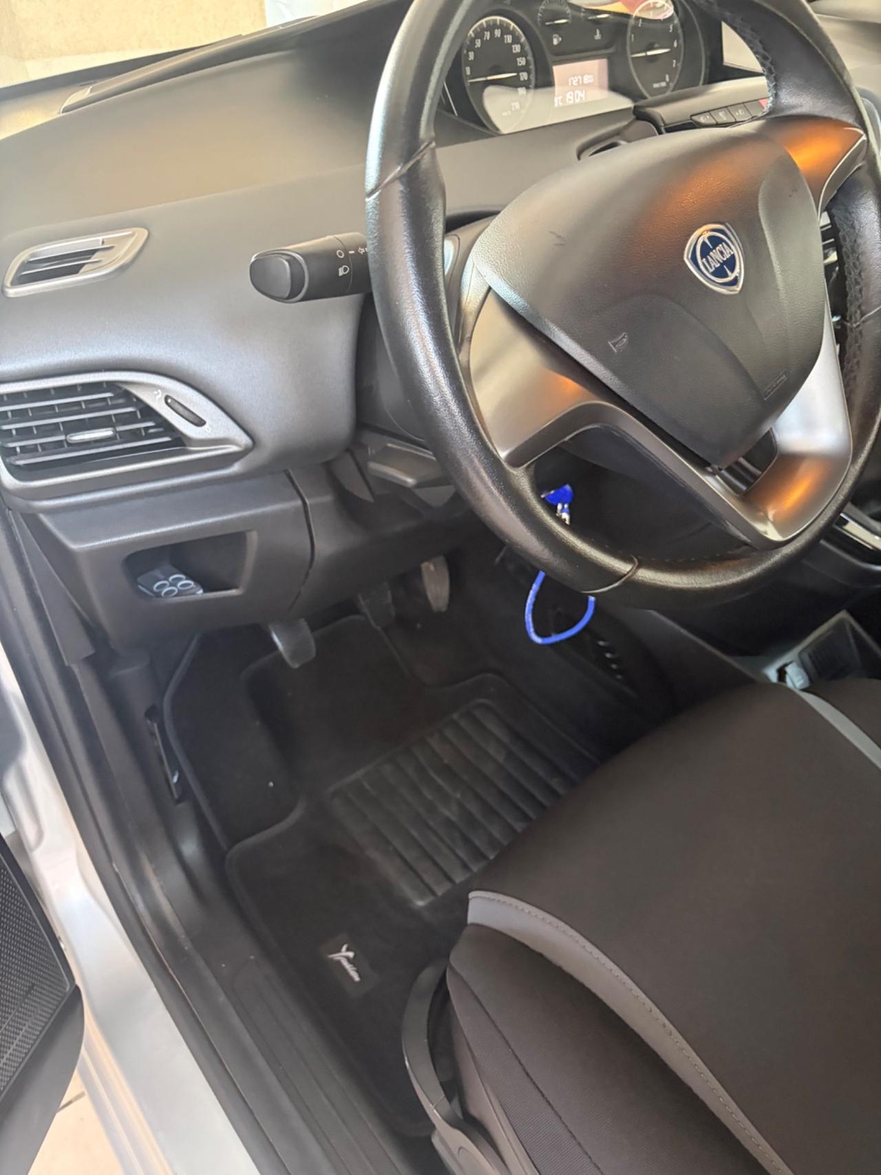 Lancia Ypsilon 1.2 69 CV 5 porte Platinum