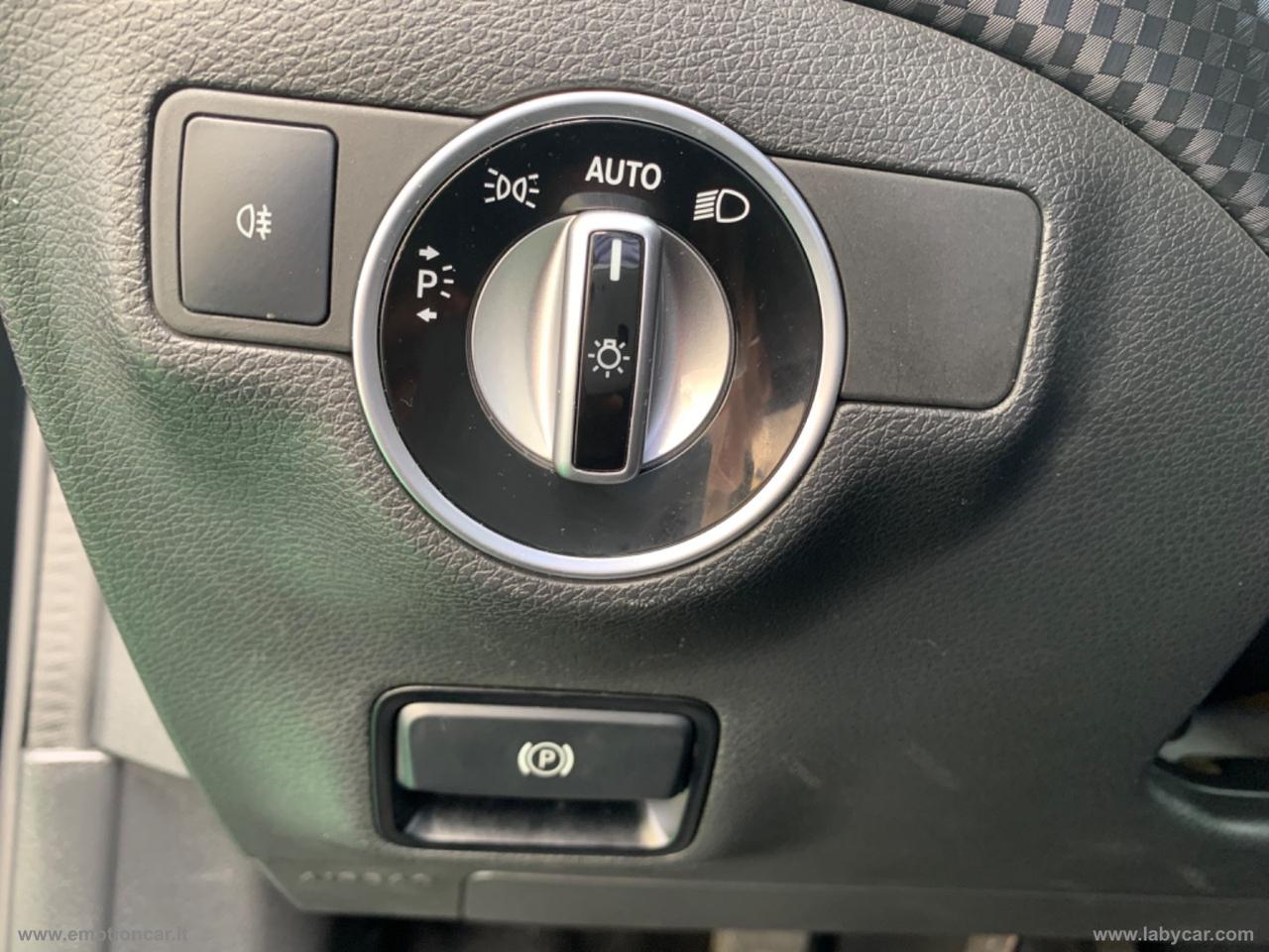 MERCEDES-BENZ A 160 d Premium - 2017