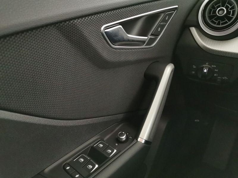 Audi Q2 35 2.0 tdi Identity Black s-tronic