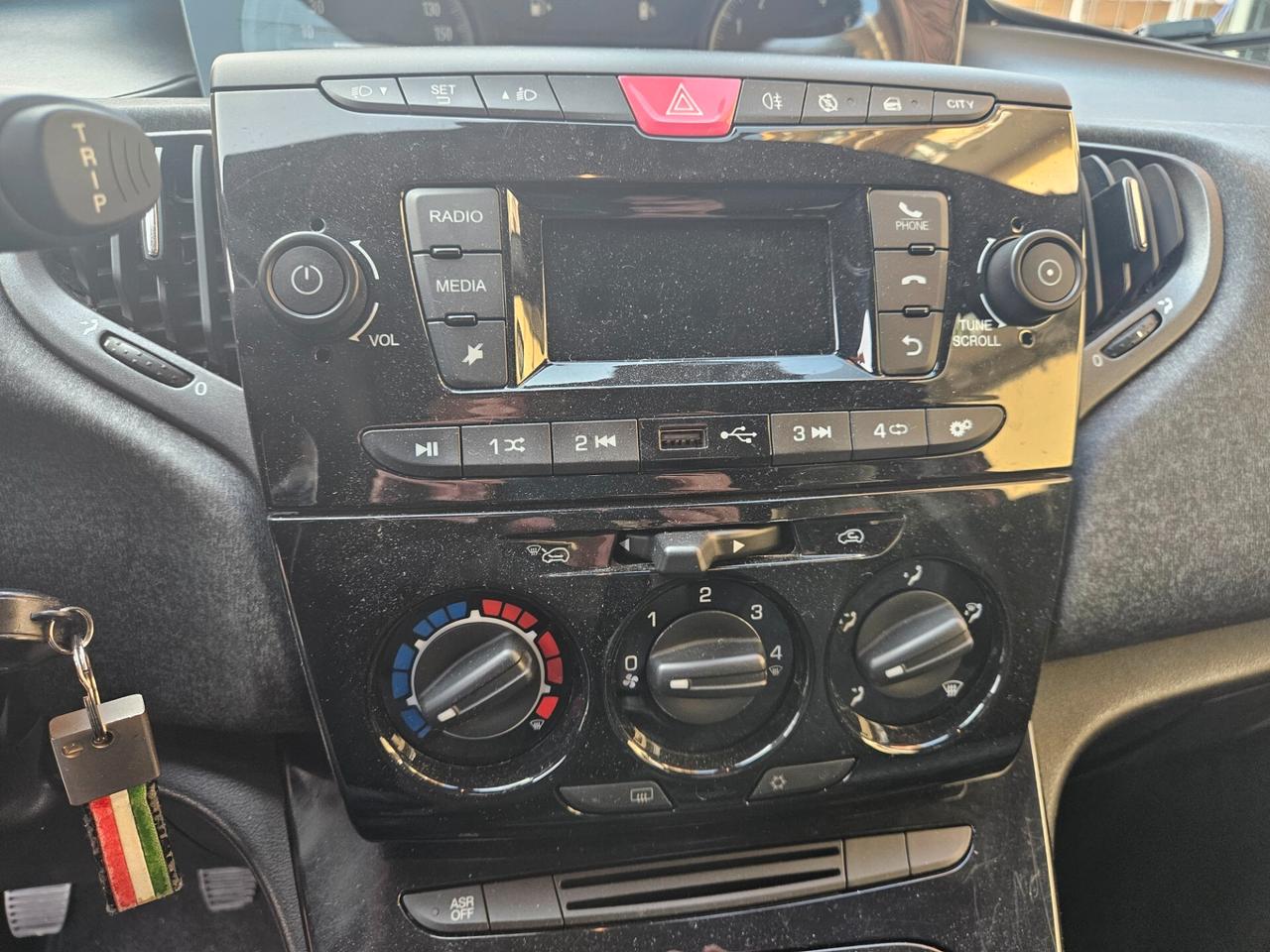 Lancia Ypsilon 1.0 FireFly 5 porte S&S Hybrid Ecochic