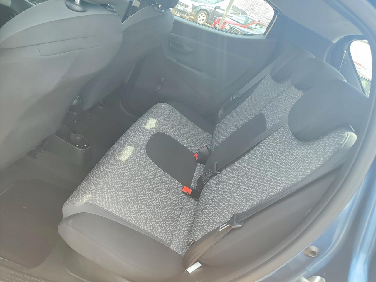 Lancia Ypsilon 1.0 FireFly S&S Hybrid Silver