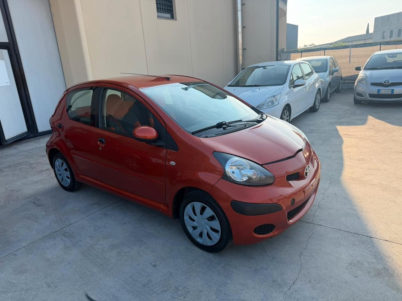 Toyota Aygo 1.0 12V VVT-i 5 porte Orange Connect MMT