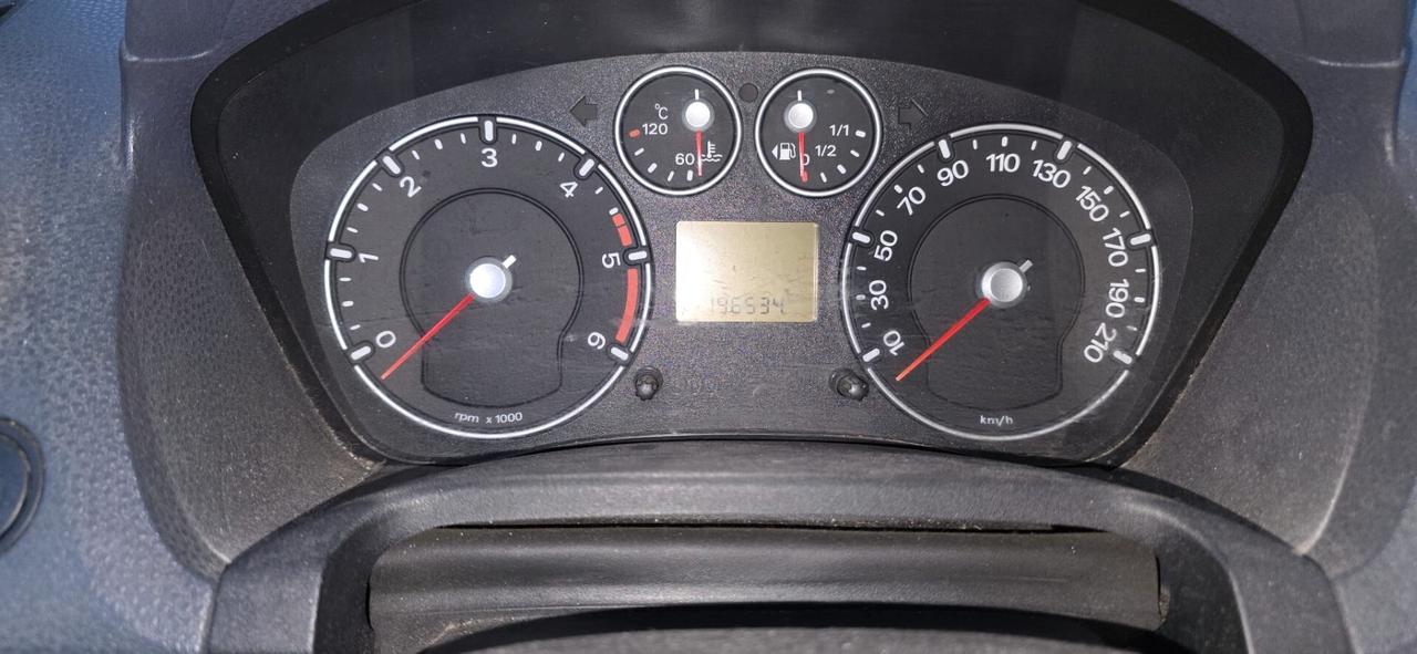 Ford Fiesta 1.6 TDCi 3p. Ghia S neopatentati