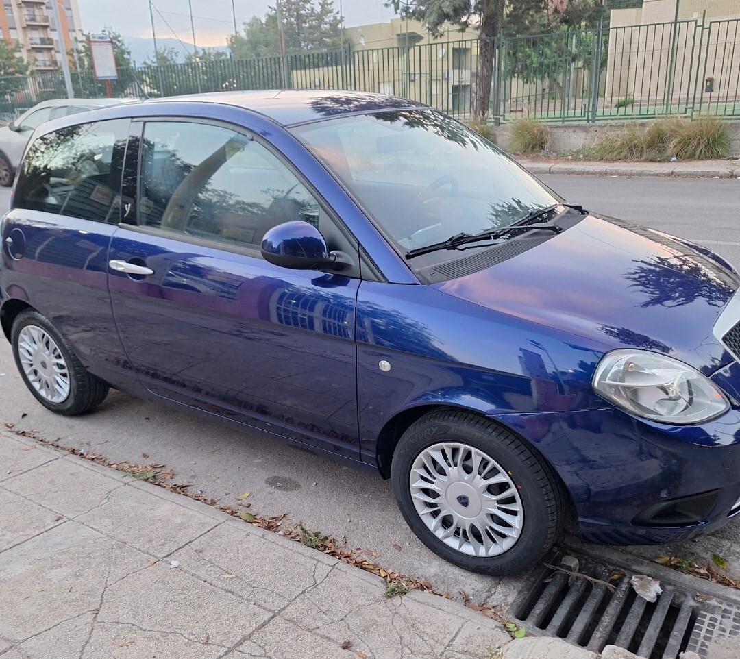 Lancia Ypsilon 1.2 69 CV Argento