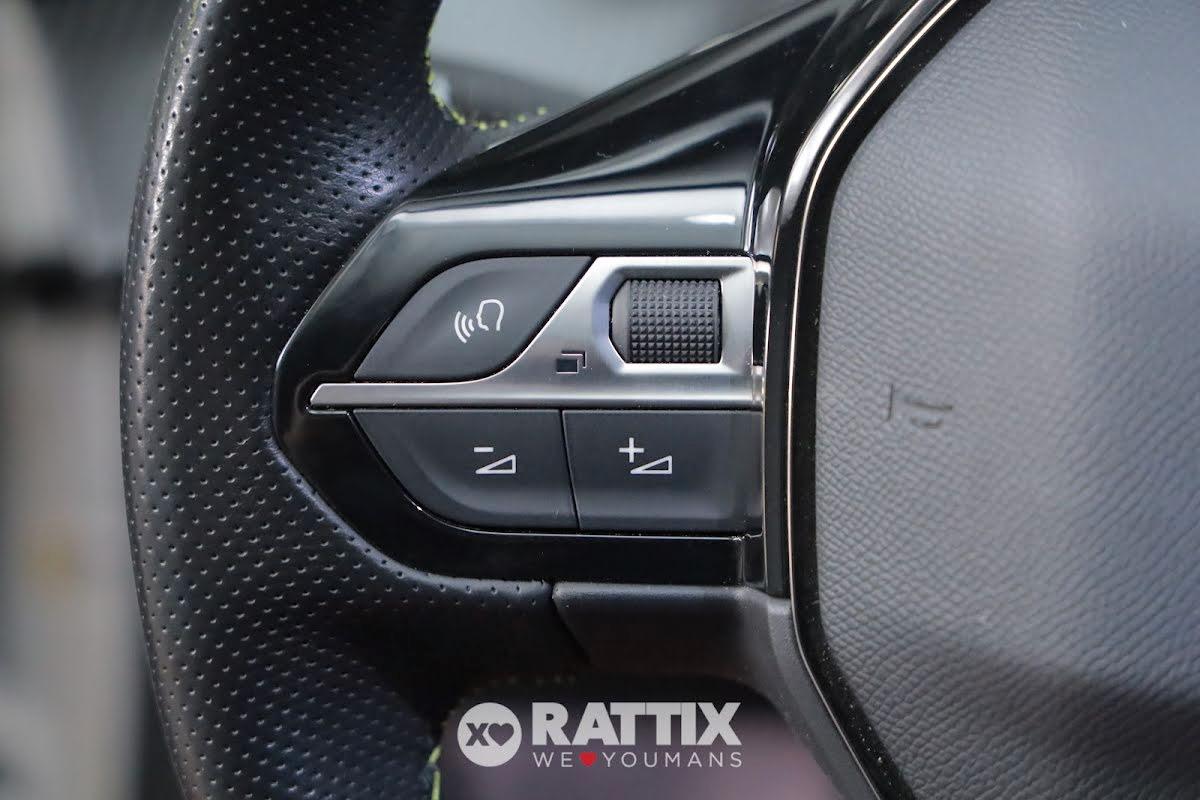 Peugeot e-2008 motore elettrico 100kW GT