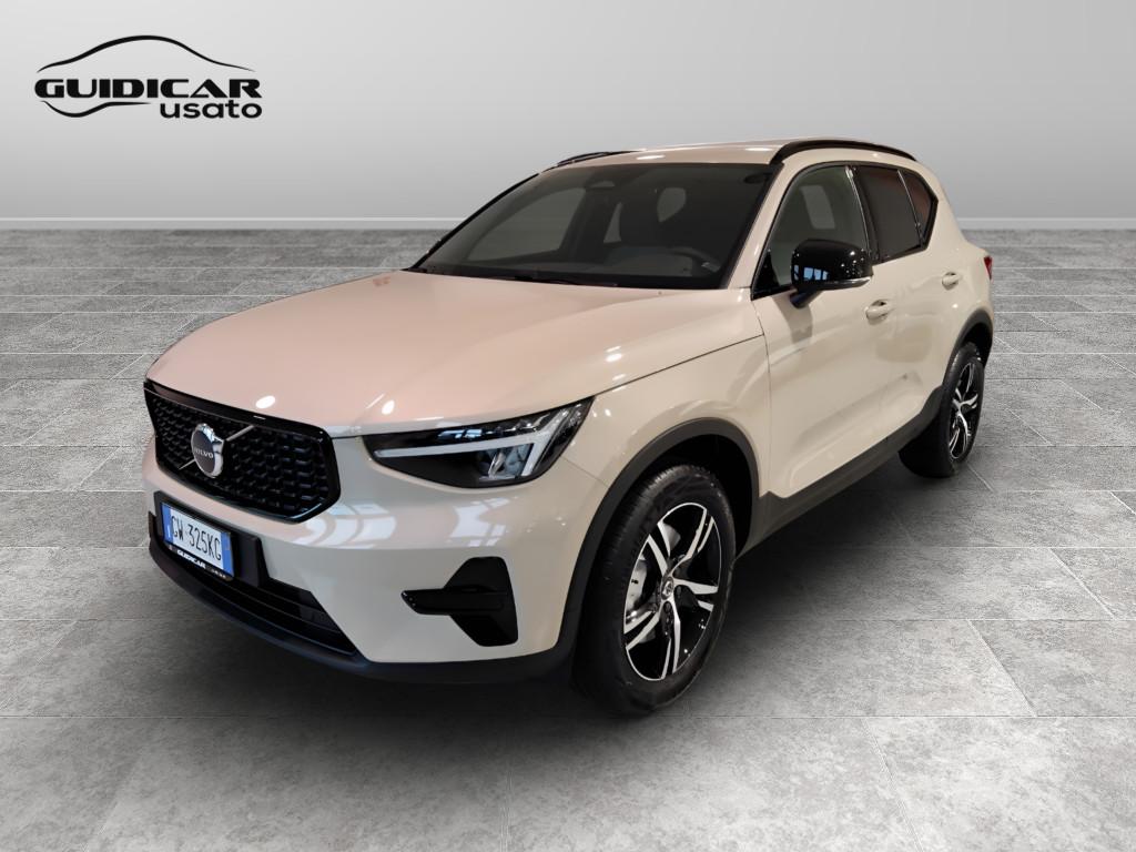 VOLVO XC40 PLUS DARK B3 AUT