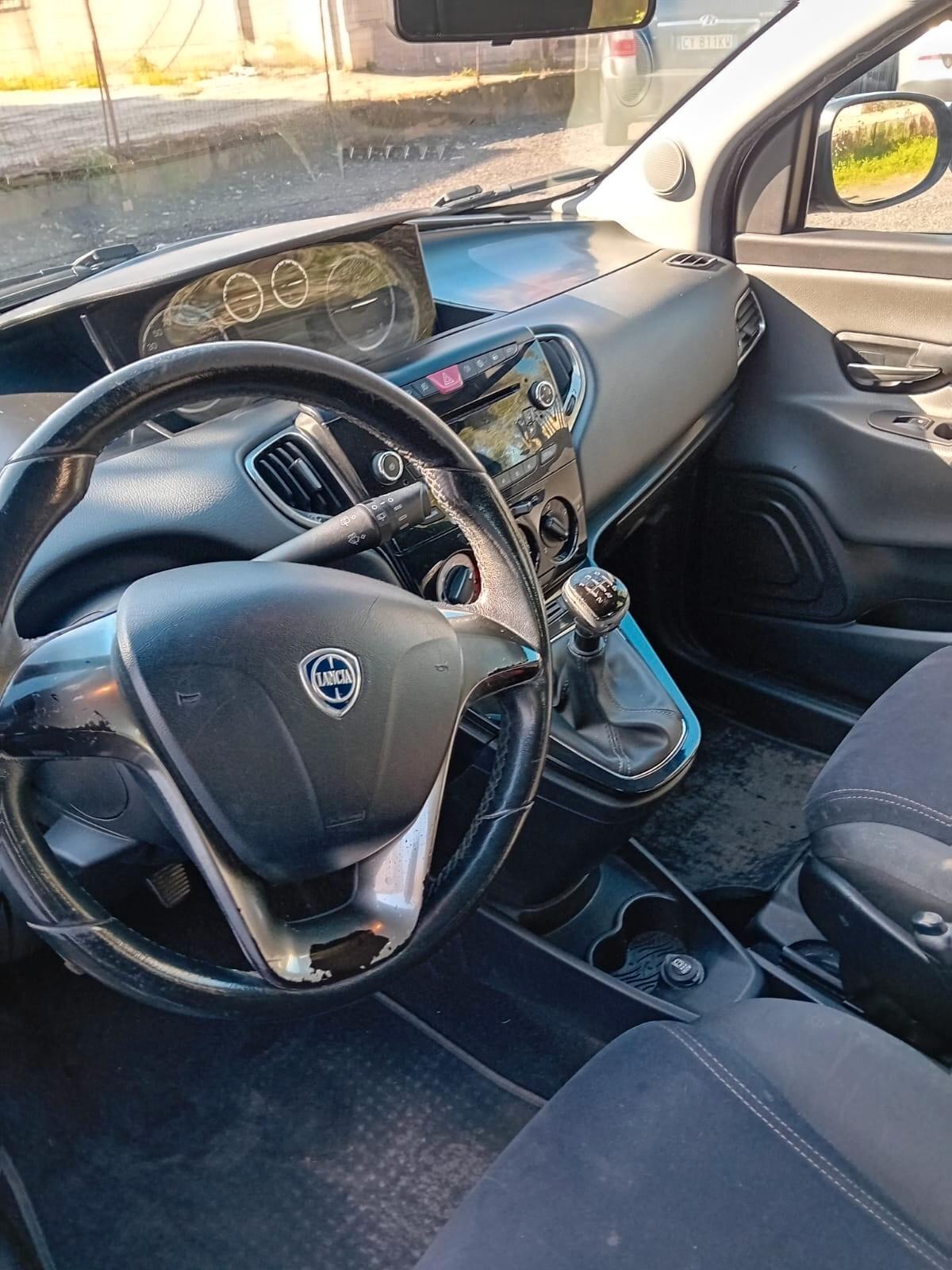 Lancia Ypsilon 1.3 MJT 16V 95 CV 5 porte S&S Silver