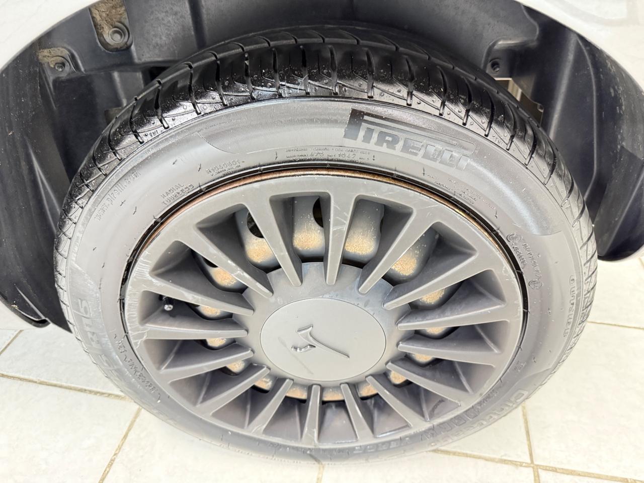 Lancia Ypsilon