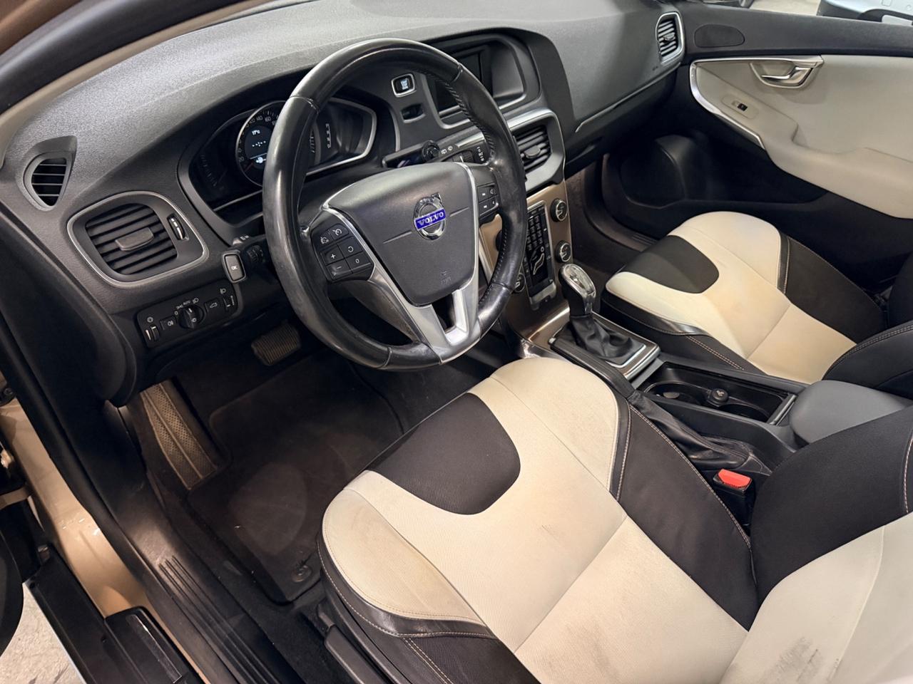 Volvo V40 Cross Country D3 Geartronic Momentum