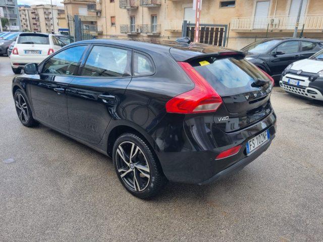 VOLVO V40 Plus