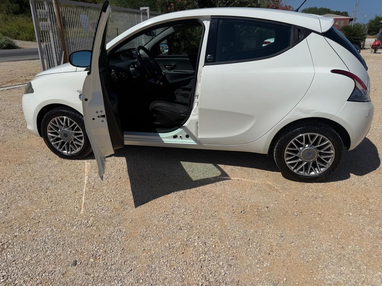 Lancia Ypsilon 1.2 69 CV 5 porte GPL 3.999€
