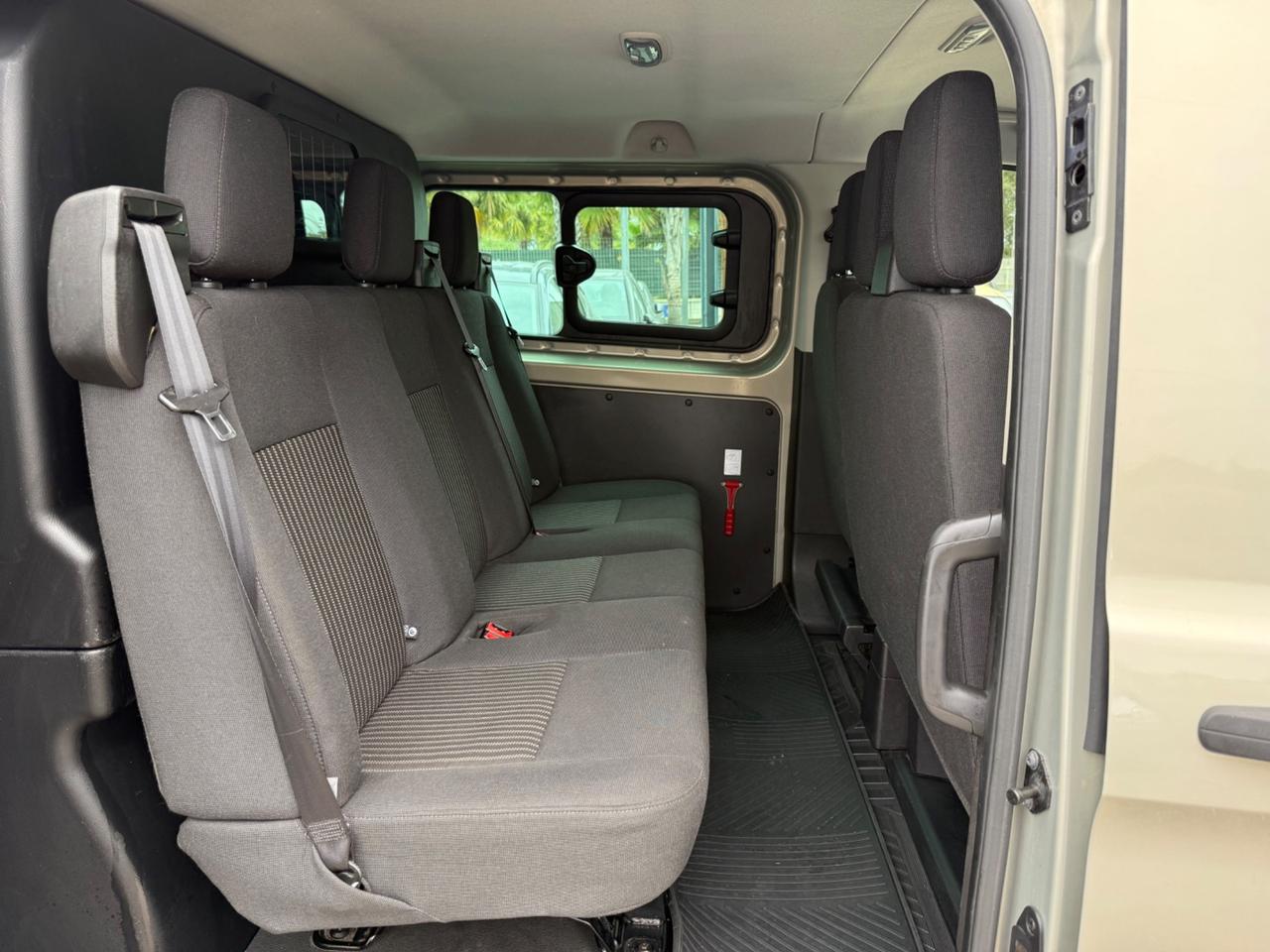 Ford Transit Custom 2.2 Diesel 6 posti passo lungo