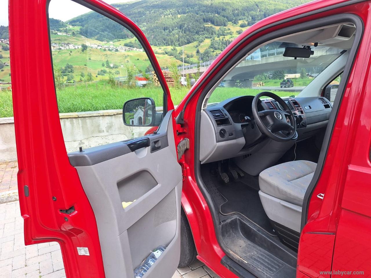 T5 Transporter 2.5 TDI 130CV 8 POSTI GANCIO TRAINO