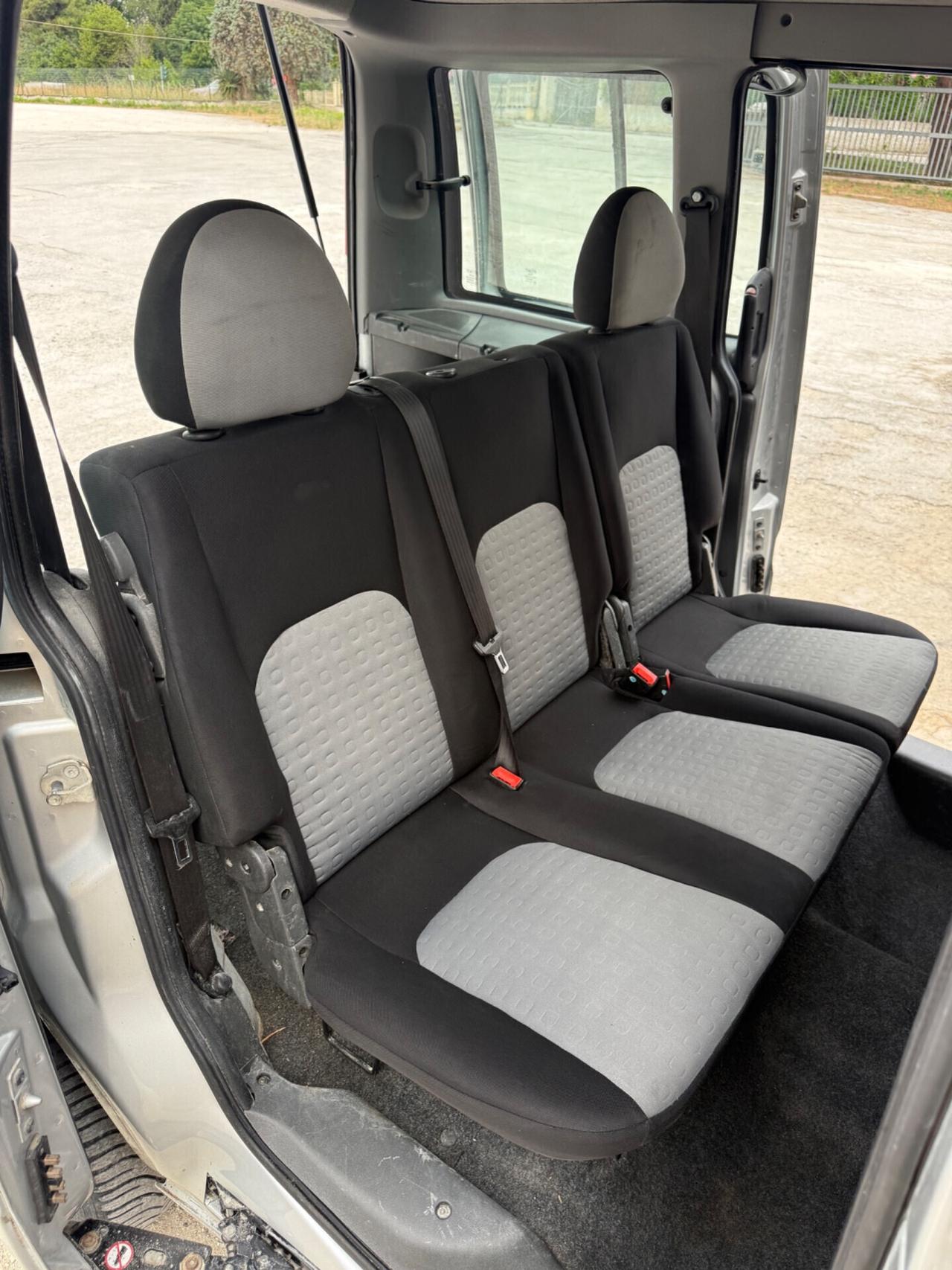 Fiat doblo 5 posti 1.9 JTD neopatentati