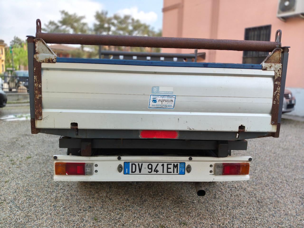 Toyota Hilux 2.5 D-4D 2WD 2p. Ribaltabile