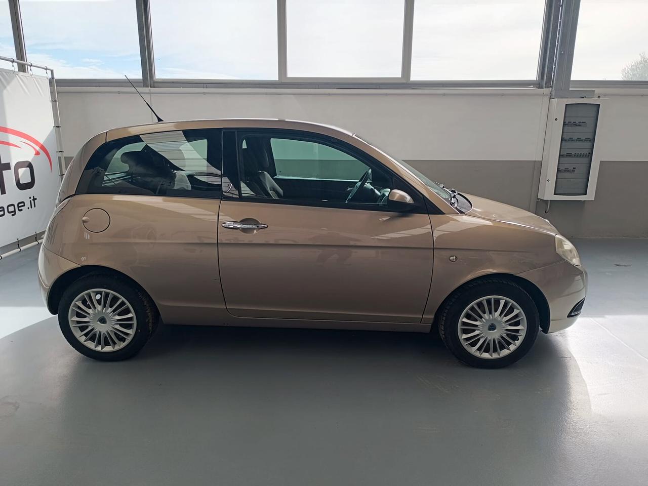 Lancia Ypsilon 1.3 MJT 75 CV Oro