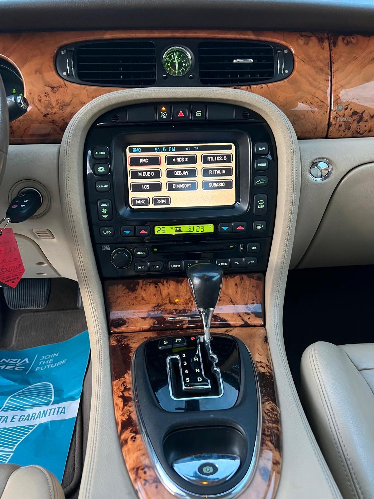 Jaguar XJ 2.7 D V6 cat Executive