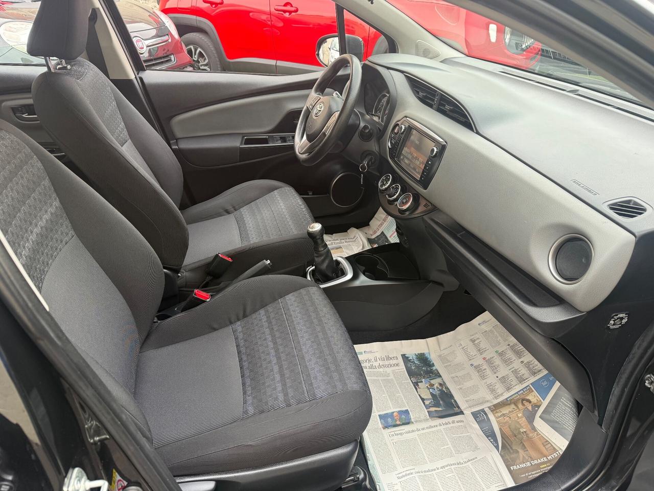 Toyota Yaris 1.0benzina 5porte LOUNGE - 2017