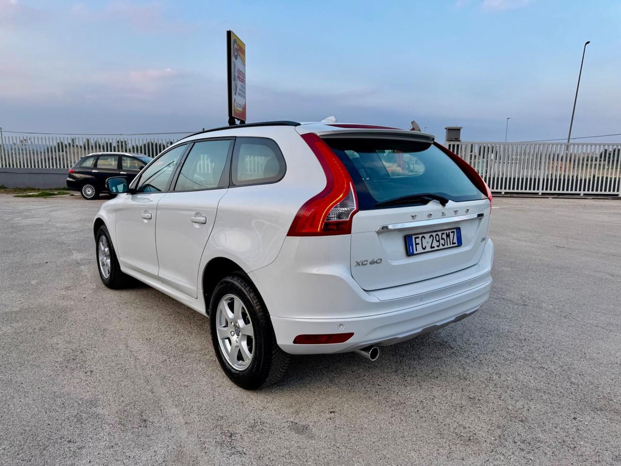 VOLVO XC60 2.0D D3 150CV GEARTRONIC FUL LED MY16