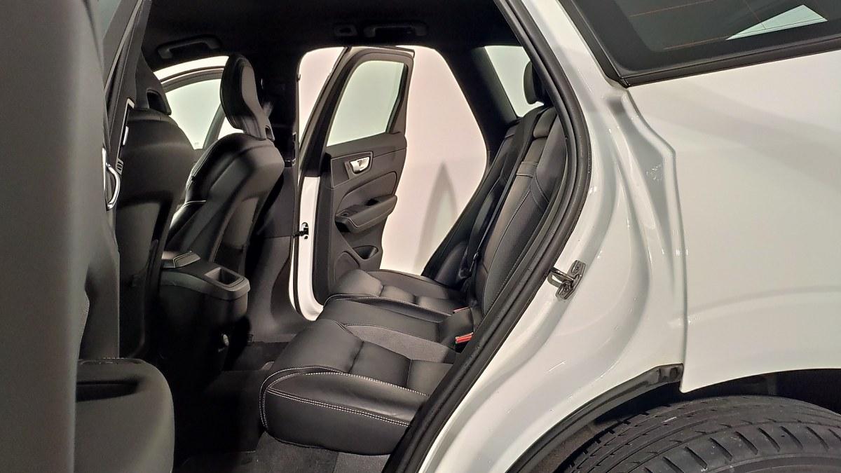 VOLVO Xc60 B5 Mild Hybrid (D) Awd Geartronic R-Design