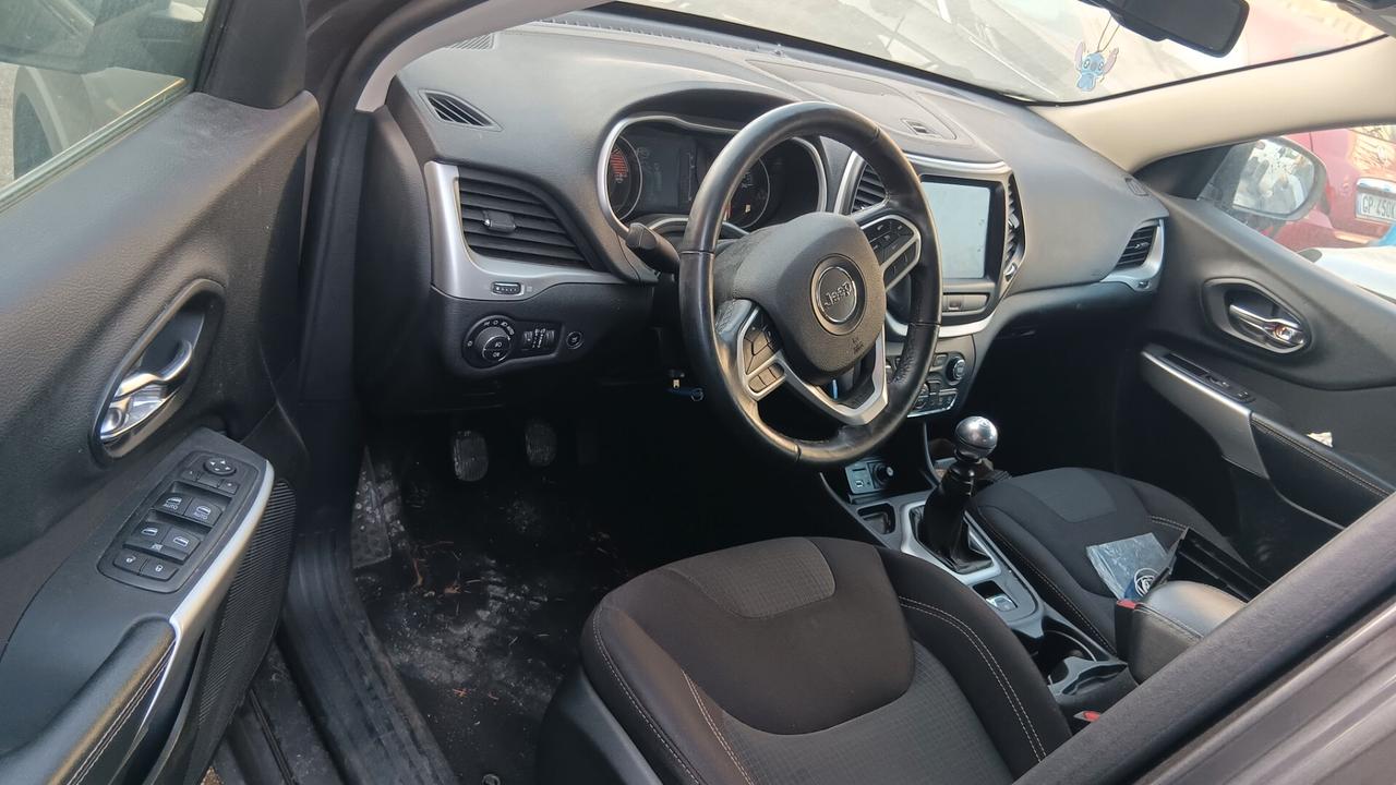 Jeep Cherokee incidentata sinistrata mondialcars